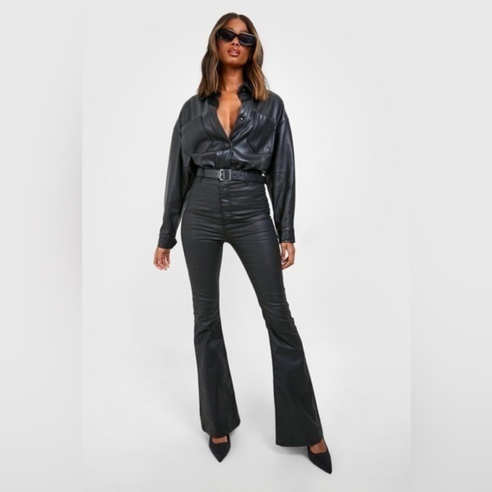 NWT BOOHOO BLACK COATED HIGH WAISTED DISCO FLARED JEANS Women’s size 8 29 medium